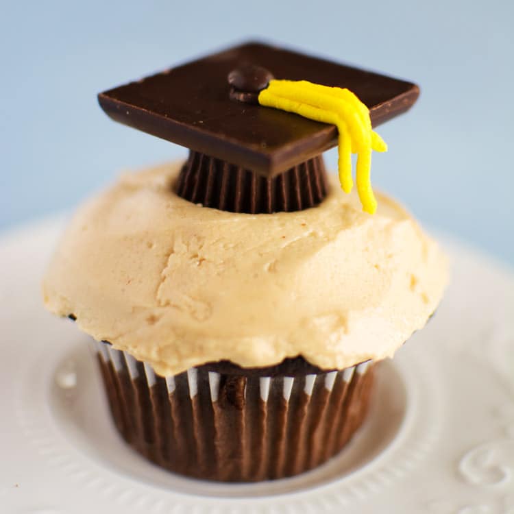 Easy and Cute Candy Graduation Caps Cupcakes