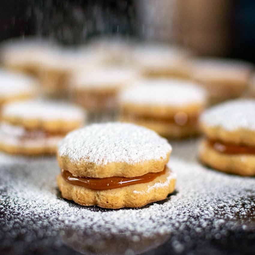 Dulce De Leche Sandwich Cookies – Traditional Argentinian Alfajores