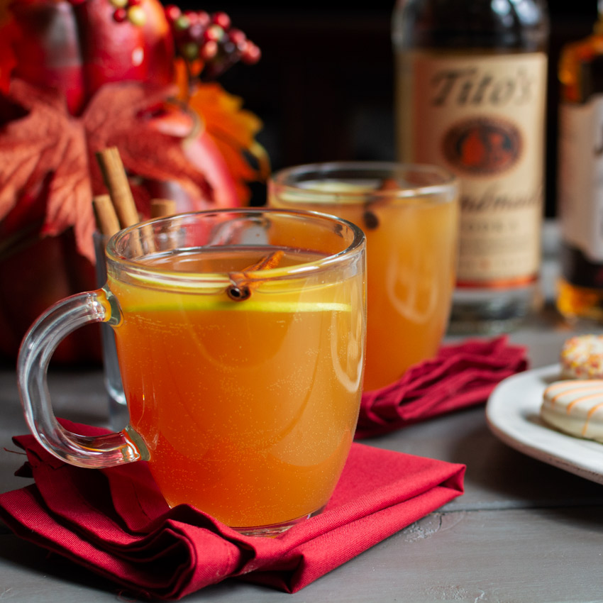 This Warm Spiked Apple Cider Drink Recipe is Perfect for Fall