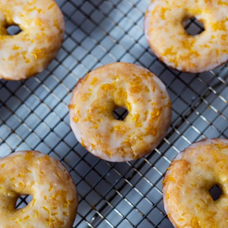 These Baked Lemon Donuts With Lemon Glaze Are Yummy