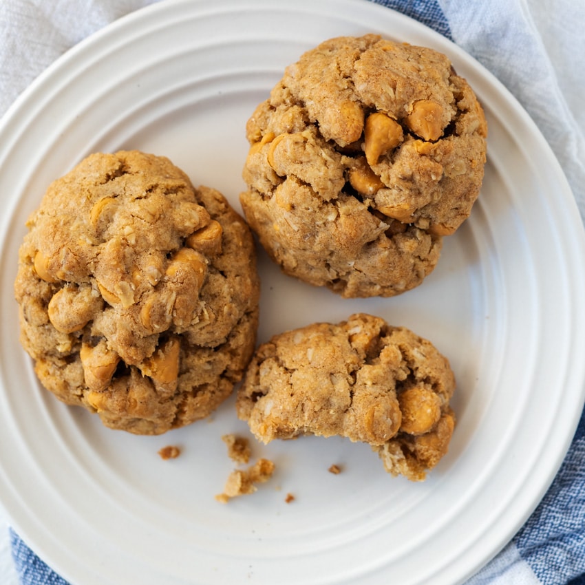 How to Make This Chewy Oatmeal Scotchies Recipe