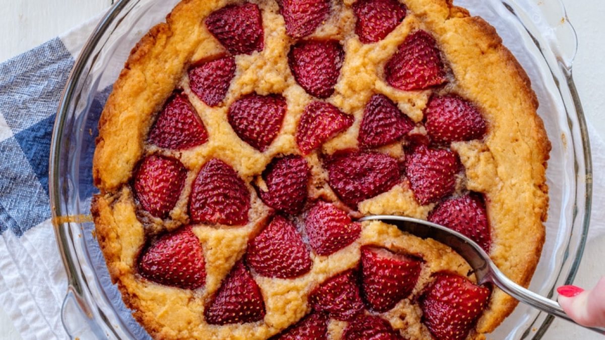 https://poshinprogress.com/wp-content/uploads/2021/03/strawberry-spoon-cake-featured-1200x675.jpg
