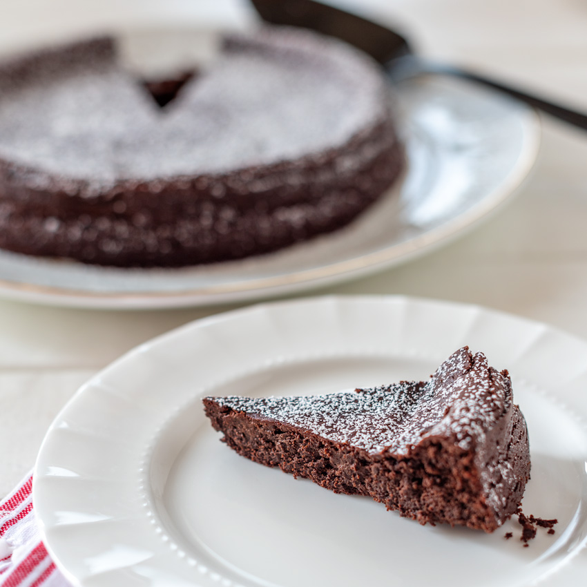 How to Make This Easy and Rich Chocolate Torte