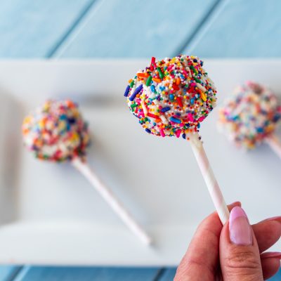 How to Turn Leftover Donuts Into Adorable Donut Cake Pops