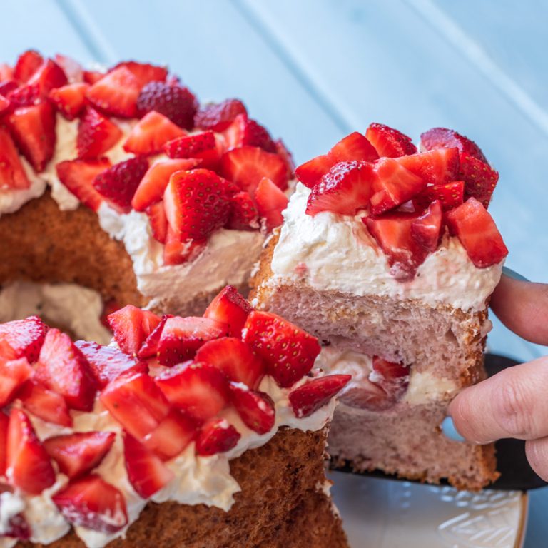 Strawberry Angel Food Cake: How to Make this Yummy Dessert