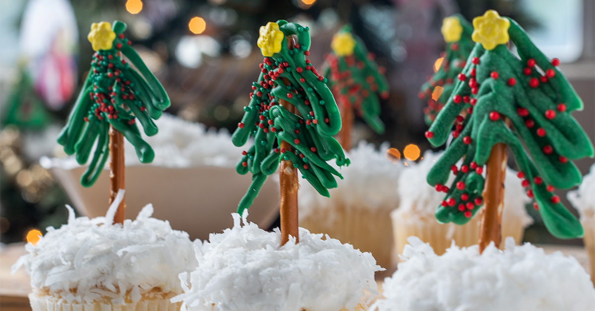Christmas Tree Cupcake Topper: How to Make Them at Home