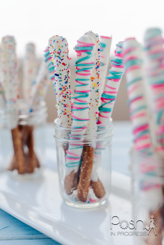 How to Make Chocolate Covered Pretzel Rods 2 Easy Techniques Posh