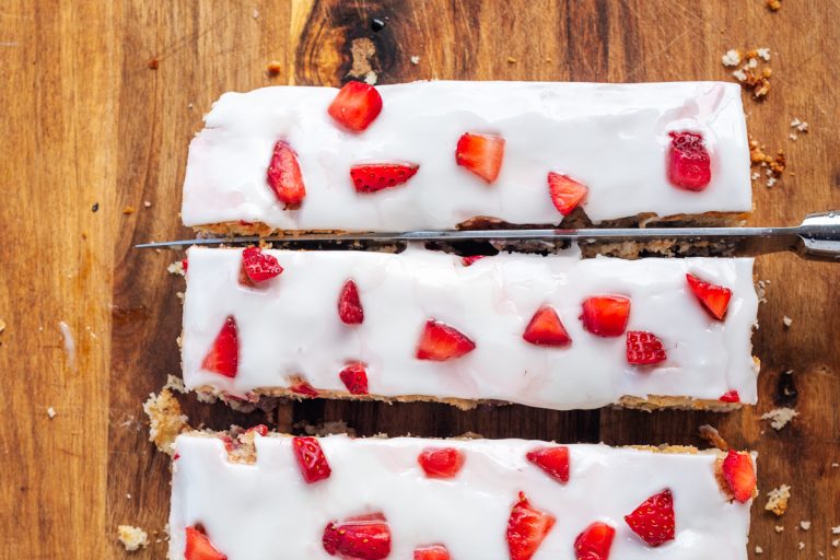 Lemon Strawberry Bars: How to Make this Delicious Summer Dessert