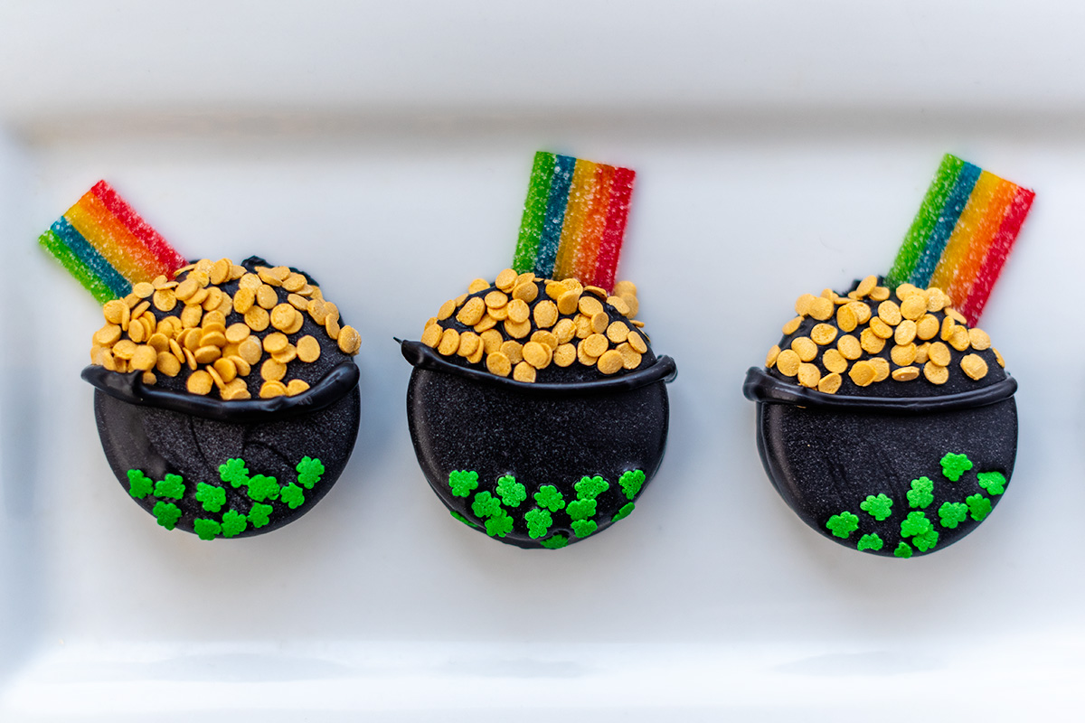 How to Make Pot of Gold Oreo Dipped Cookies: A Fantastic St. Patty’s Day Dessert